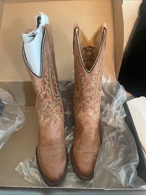 Old West Men’s Tan Embroidered Western Heeled Boots